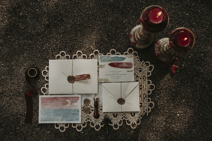 lettere e candele bianche e rosse per matrimonio - organizziamo matrimoni ed eventi a milano